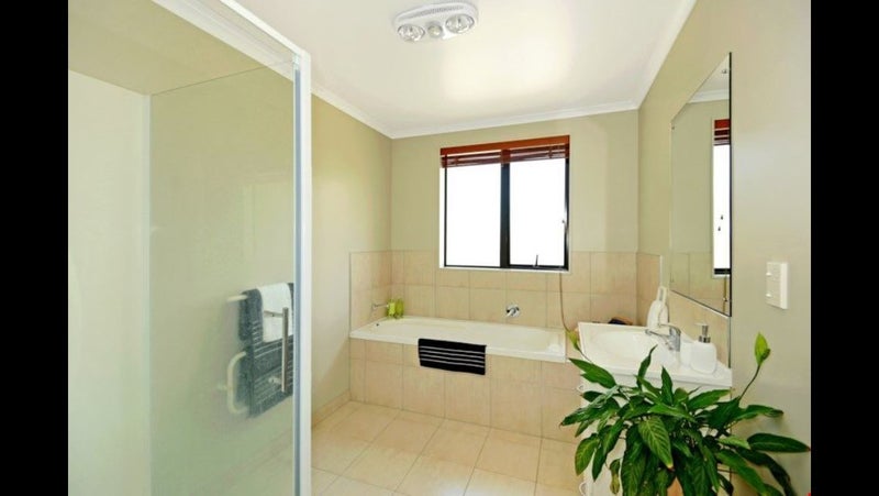 Bayview, 4 bedrooms64520182476419112