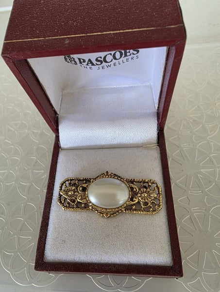 Deceased estate. Bar brooch Carousel 1