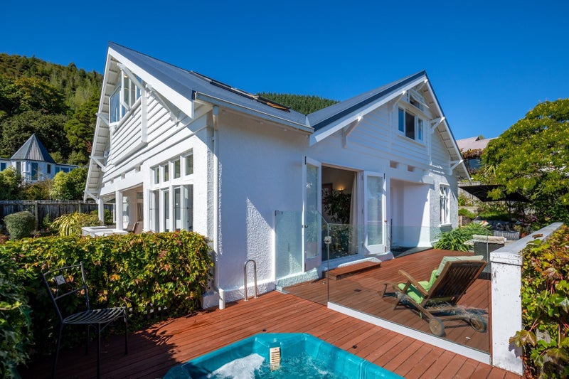 Nelson's Dress Circle - The House, Section Or Both64525226107139112