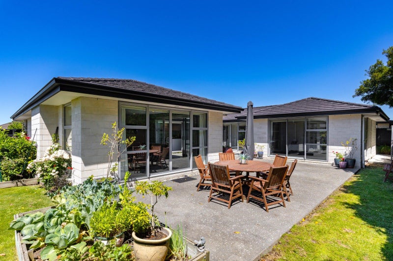 Desirable location with immediate possession64525226044931112