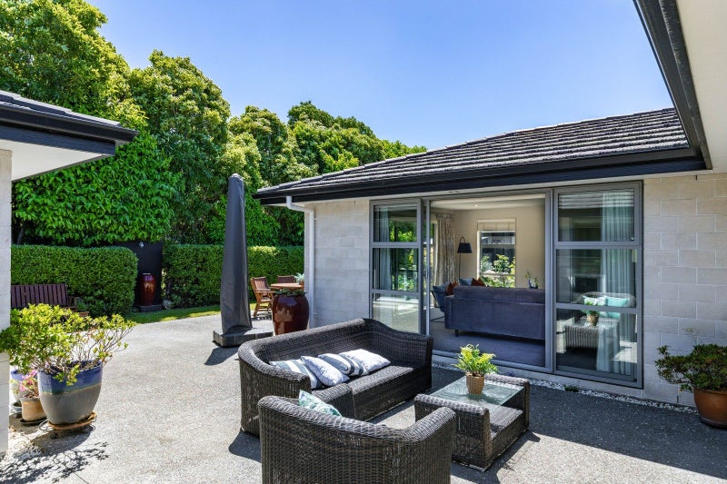 Desirable location with immediate possession64525226044931113