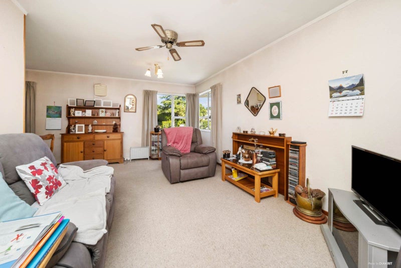 URGENT SALE — HUGE GARAGING + A HOUSE!64525627947650113