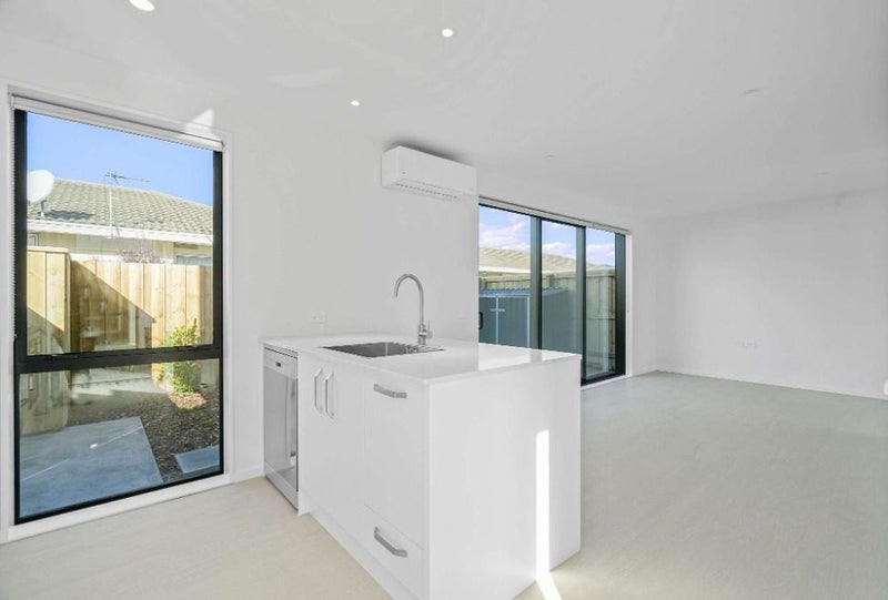 Waltham, 2 bedrooms64525724902275113