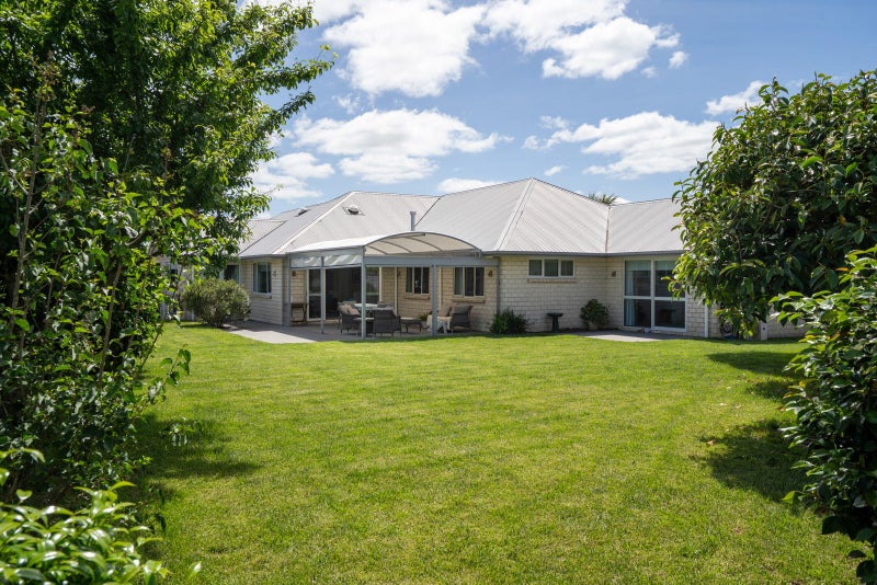 Big Home, Big Section, Big Opportunity!64525917833603110