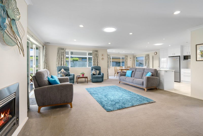 Big Home, Big Section, Big Opportunity!64525917833603114