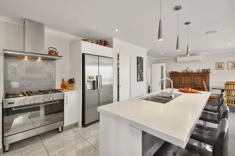 Prestigious, Private Oasis in Pimlico Place64525917920258111