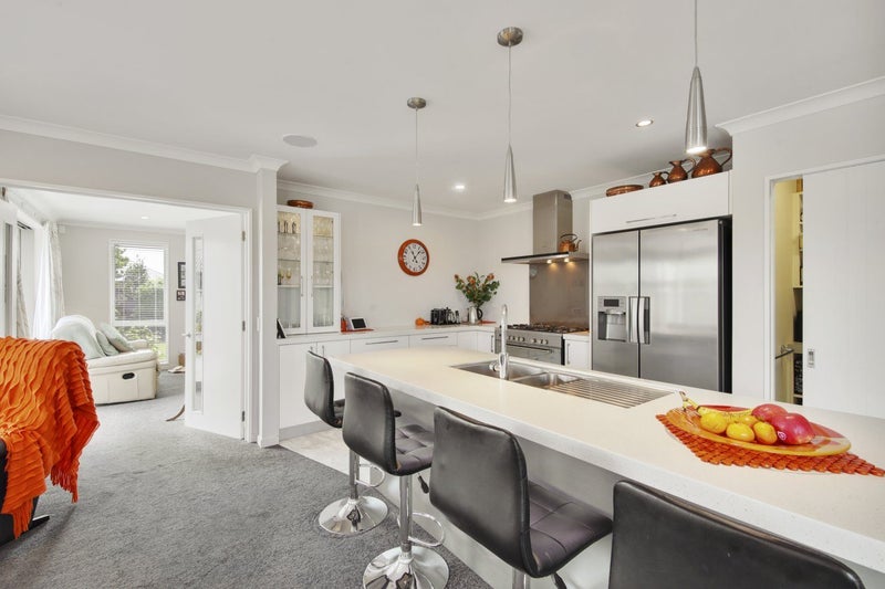 Prestigious, Private Oasis in Pimlico Place64525917920258114