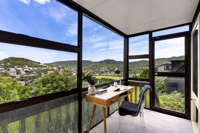 Sunny Architectural Perfection64525918035074113