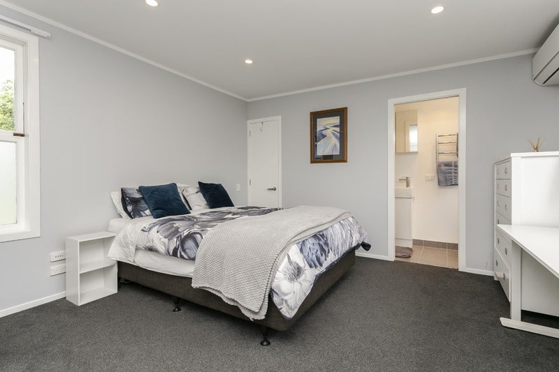 Sandringham, Studio64526112095105114