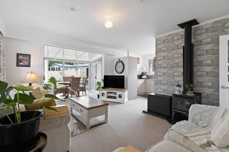 Easy, Comfortable Living64527003062402114