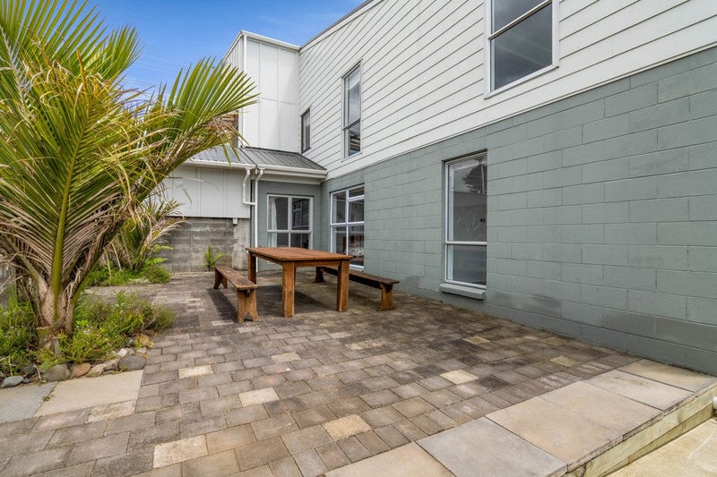 Spacious Multi-Level Home with Sea & Urban Views64526417895809110