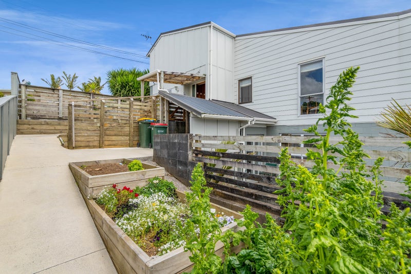 Spacious Multi-Level Home with Sea & Urban Views64526417895809111