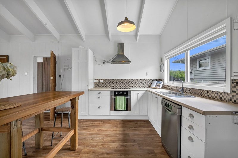 Spacious Multi-Level Home with Sea & Urban Views64526417895809112