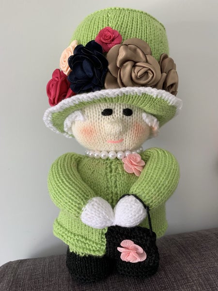 Hand Knitted Toy - Queen Elizabeth 11 Carousel 1