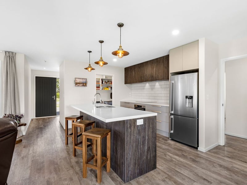 Relocation dictates sale!64526723596163114