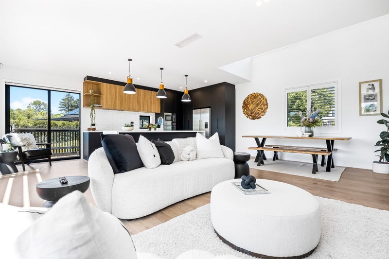 Lifestyle, Location and Views!64526918921090114