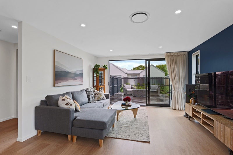 Effortless living in a private position64527115035906114