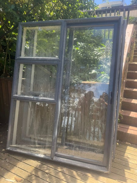 Sliding door 2000mm(H) x 1535m (W) - $1 Reserve64527114822274110