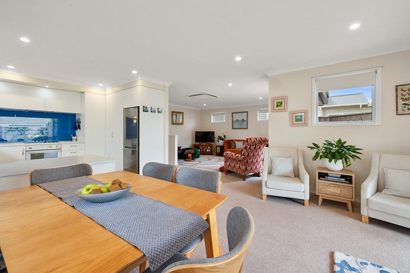 LOW MAINTENANCE, EASY LIVING!64527508658690114