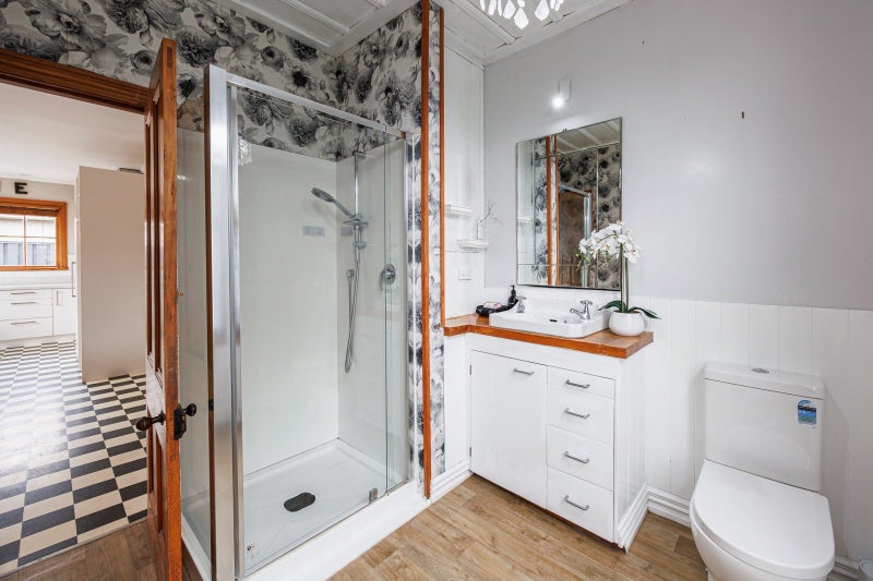 Charm & Convenience64527804720257113