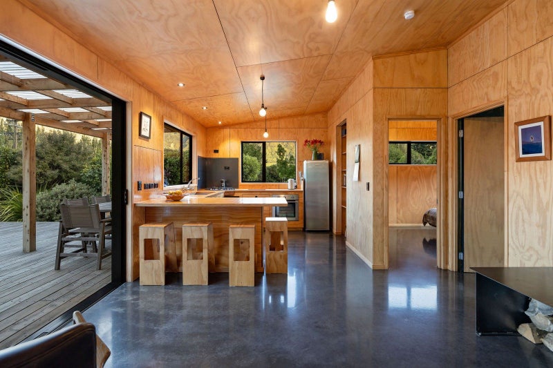 Mountain views and lakeside living!64527905339522112