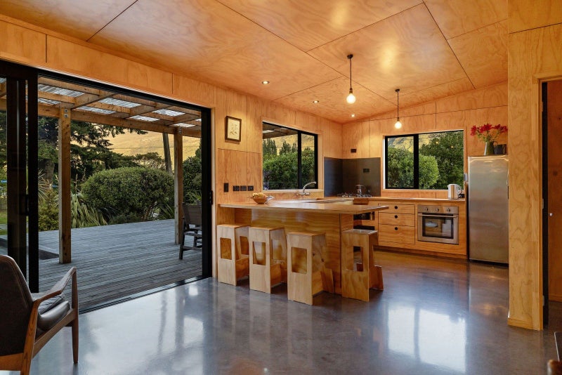 Mountain views and lakeside living!64527905339522113