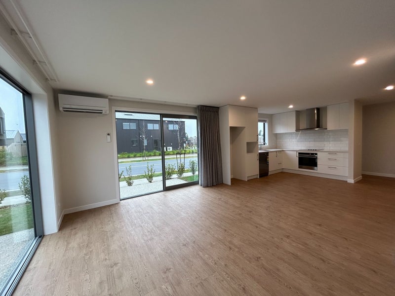 Wanaka, 3 bedrooms64547672610561113