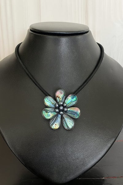 Stunning Paua Shell Flower Necklace with Pearl Center Carousel 6
