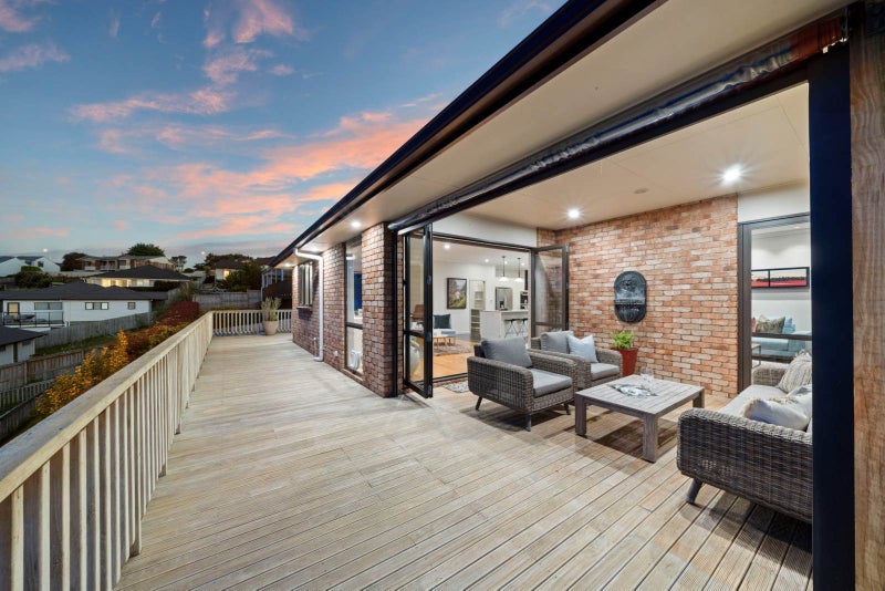 STRIKING DESIGN WITH A RURAL OUTLOOK64528400314626112