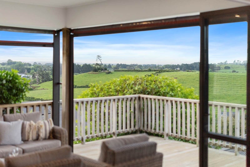 STRIKING DESIGN WITH A RURAL OUTLOOK64528400314626113