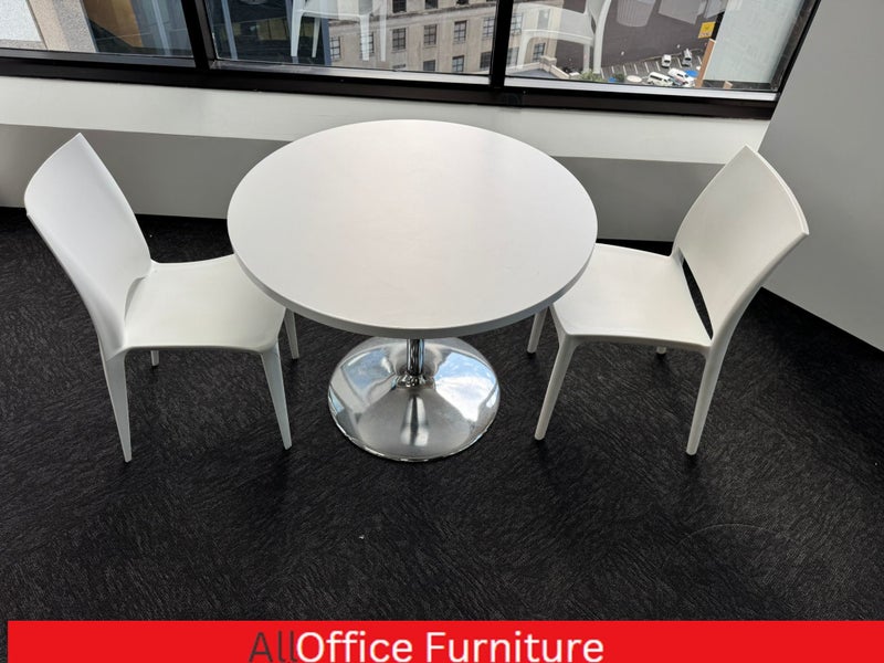 Round table with chairs Carousel 1