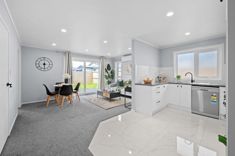 Sunny, Stylish, and Hassle-Free64528585812097111