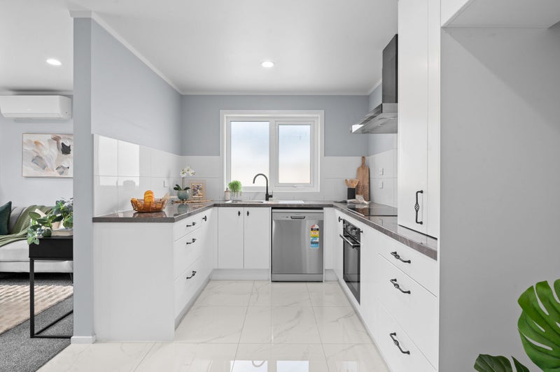 Sunny, Stylish, and Hassle-Free64528585812097112