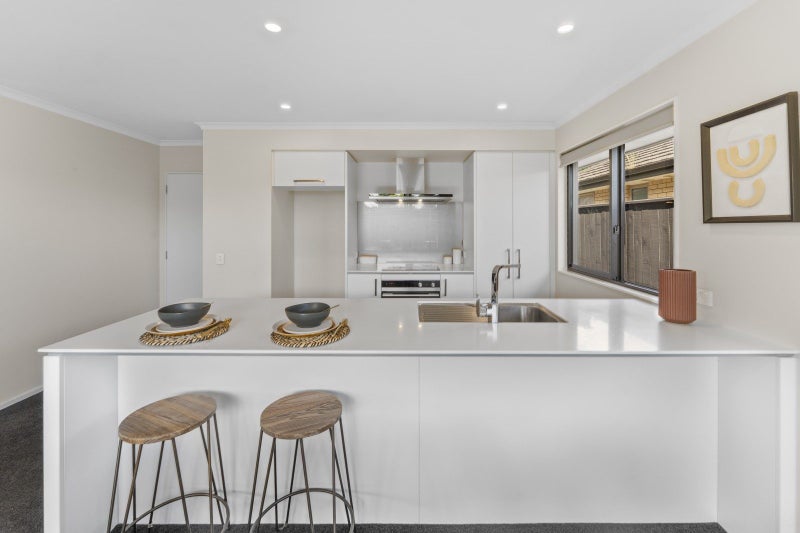 Low Maintenance, Sunny, Home64528585830147114