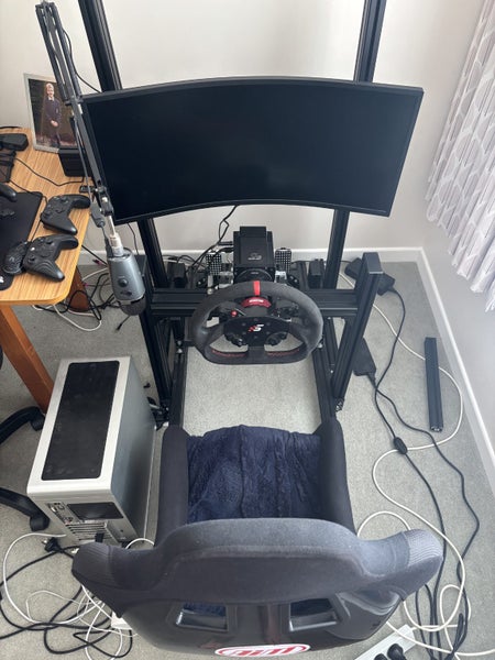 Racing simulator + Extra wheel + monitor64529027982337110