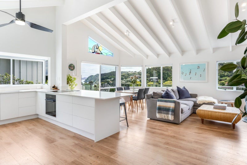 Charming coastal comfort64528801144449110