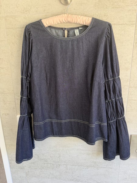 Adorne Top . Brand New . Carousel 1