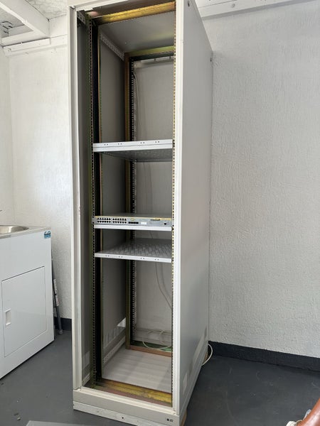 High quality 42U server rack cabinet with two side panels and power bar Carousel 1