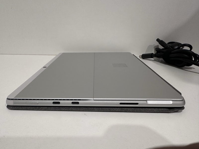 $1 Microsoft Surface Pro 8 11th Gen i5 13” PixelSense TouchScreen DockingStation64531074560898114