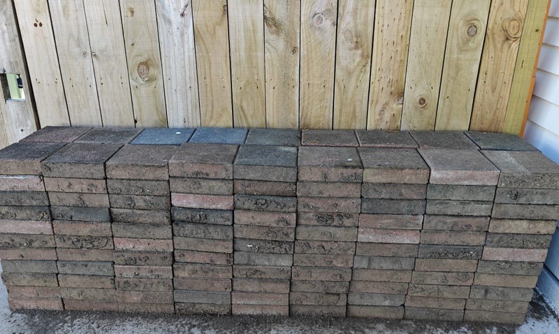 Cobblestones - aprox 330+ pavers ($1 reserve)64532176726529111