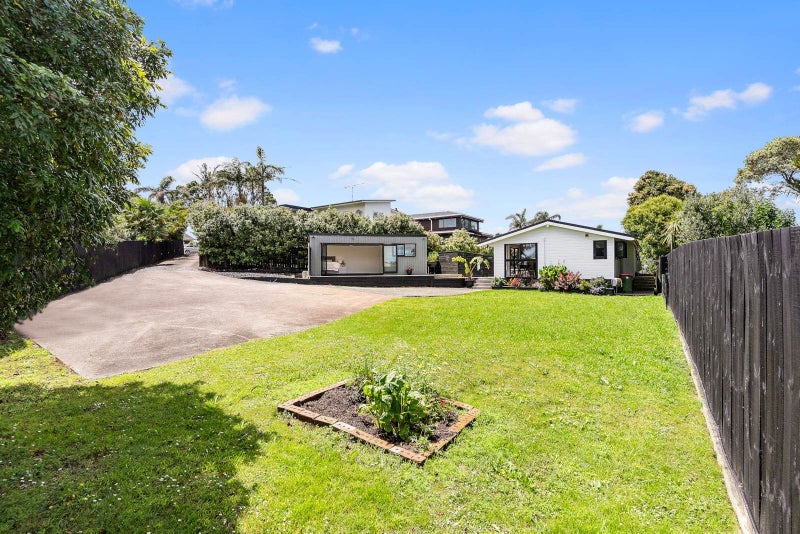 PRIME LOCATION - MULTIPLE OPTIONS64533039376257112