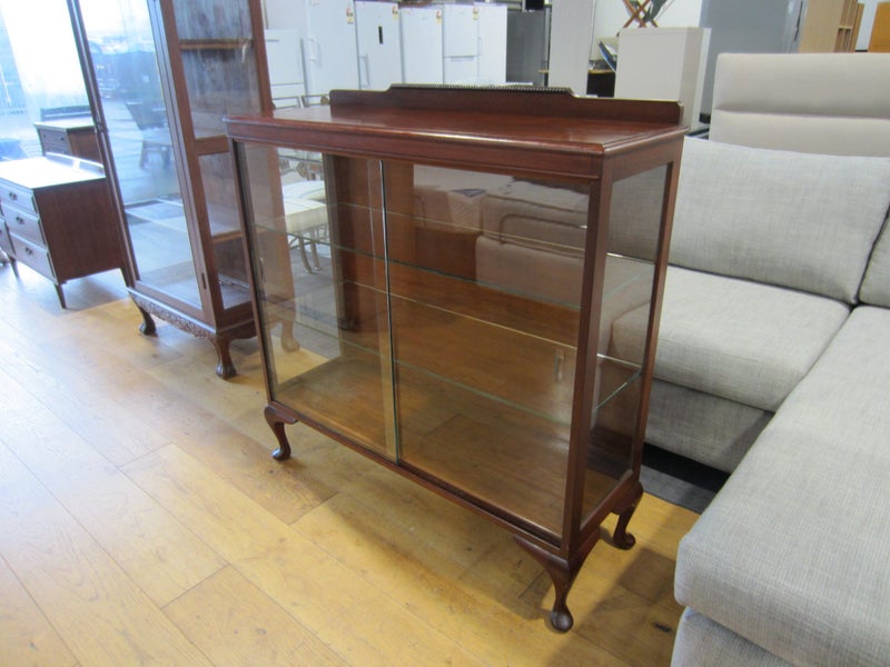 Display Cabinet Carousel 2