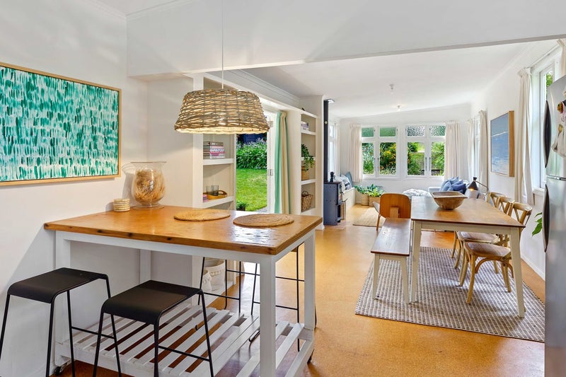 Classic Kiwi Bach | Coastal Gem64536340677763114