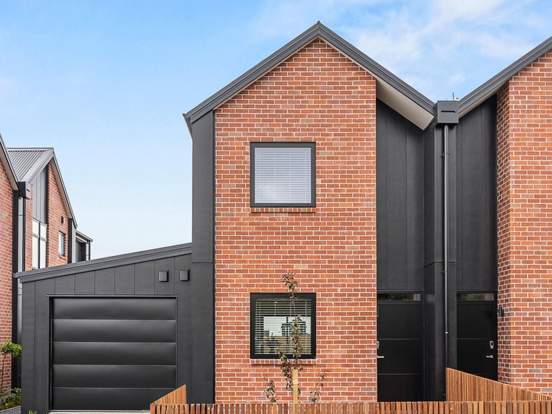 Modern living, ready now.64536633030401110