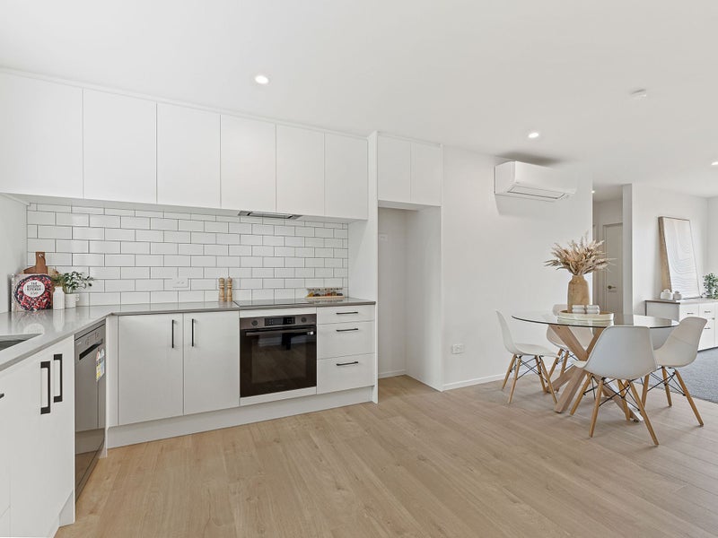 Modern living, ready now.64536633030401112