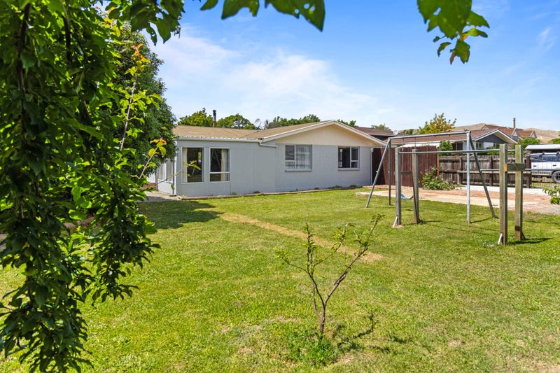 1970's Classic with Space and Loads of Potential64536815068291111