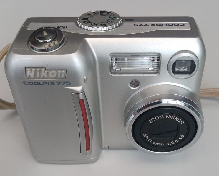 Nikon Coolpix 775 Vintage Digital Camera 3 x Optical Zoom 2 Megapixel CCD Carousel 1