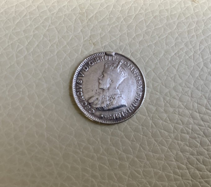 Australian 1918 Threepence coin with minting flaw on front at top Carousel 1