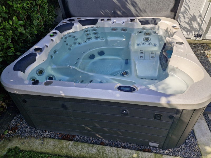 1 x Vortex Spectrum 6 Person, 81 Jet, 2.3m square Luxury LED Spa Pool64537189954690113