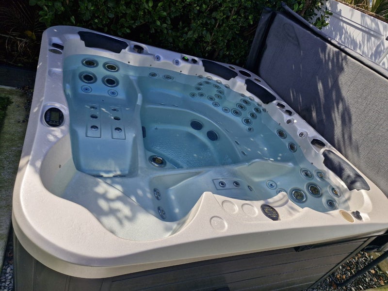 1 x Vortex Spectrum 6 Person, 81 Jet, 2.3m square Luxury LED Spa Pool64537189954690111